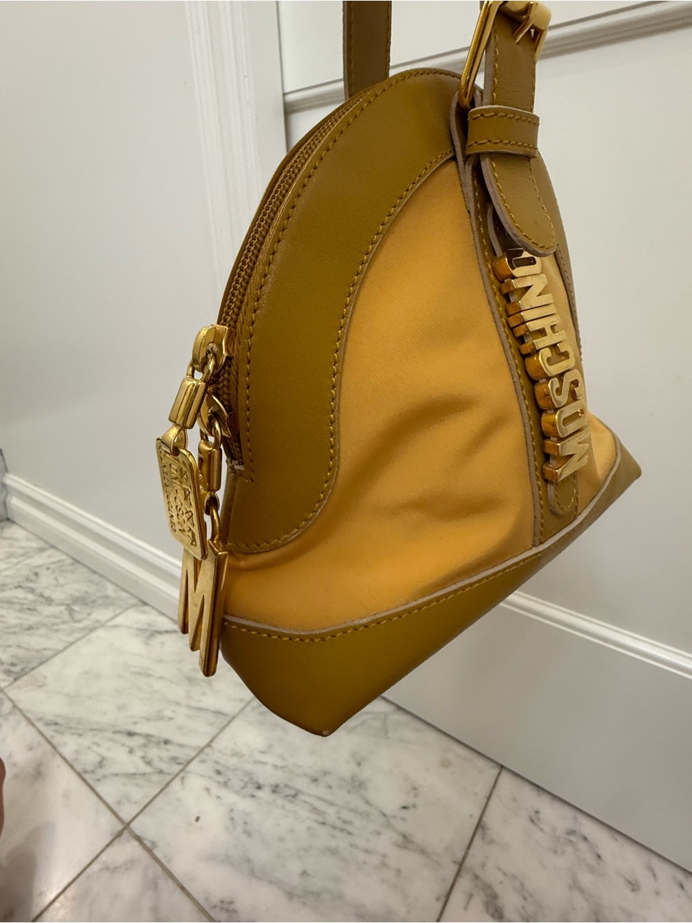 Vintage Moschino Mustard Dome Wristlet with Gold Logo - Picture 4 of 4